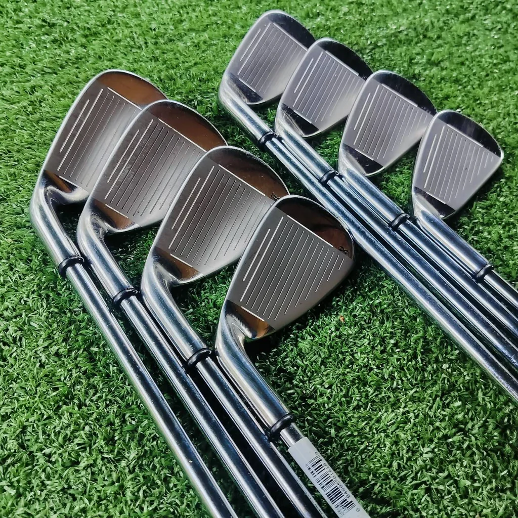 ชุดเหล็ก Callaway WAR BIRD ก้าน UNI FLEX สภาพสวยมาก สติ๊กเกอร์ที่ก้านครบ เดิมๆเลยค่ะ ตีง่ายอย่างมาก และช่วยให้ตีตรง ชดเชยความผิดพลาดสูงสุด ระยะดีมาก ไม้กอล์ฟพรีเมี่ยมมือสอง ของแท้ By NakaraLuxurious ชุดเหล็ก Callaway WAR BIRD ก้าน UNI FLEX สภาพสวยมาก สติ๊กเกอร์ที่ก้านครบ เดิมๆเลยค่ะ ตีง่ายอย่างมาก และช่วยให้ตีตรง ชดเชยความผิดพลาดสูงสุด ระยะดีมาก ไม้กอล์ฟพรีเมี่ยมมือสอง ของแท้ By NakaraLuxurious