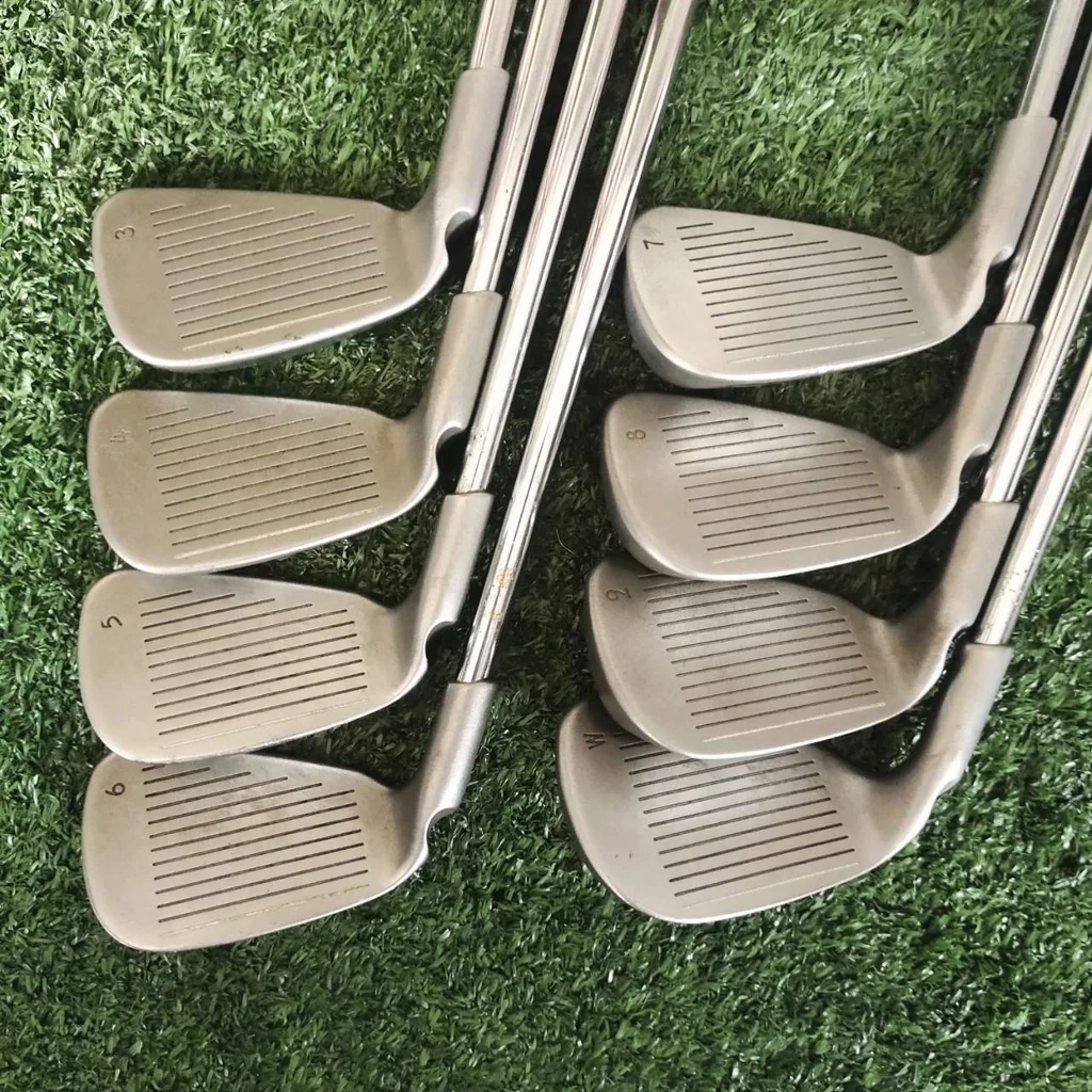 ชุดเหล็ก PING i3+ BLADE Offset น้อย: ช่วยนักกอล์ฟที่เก่งกว่าในการ “pick” ลูกจาก fairway แคบได้ง่าย