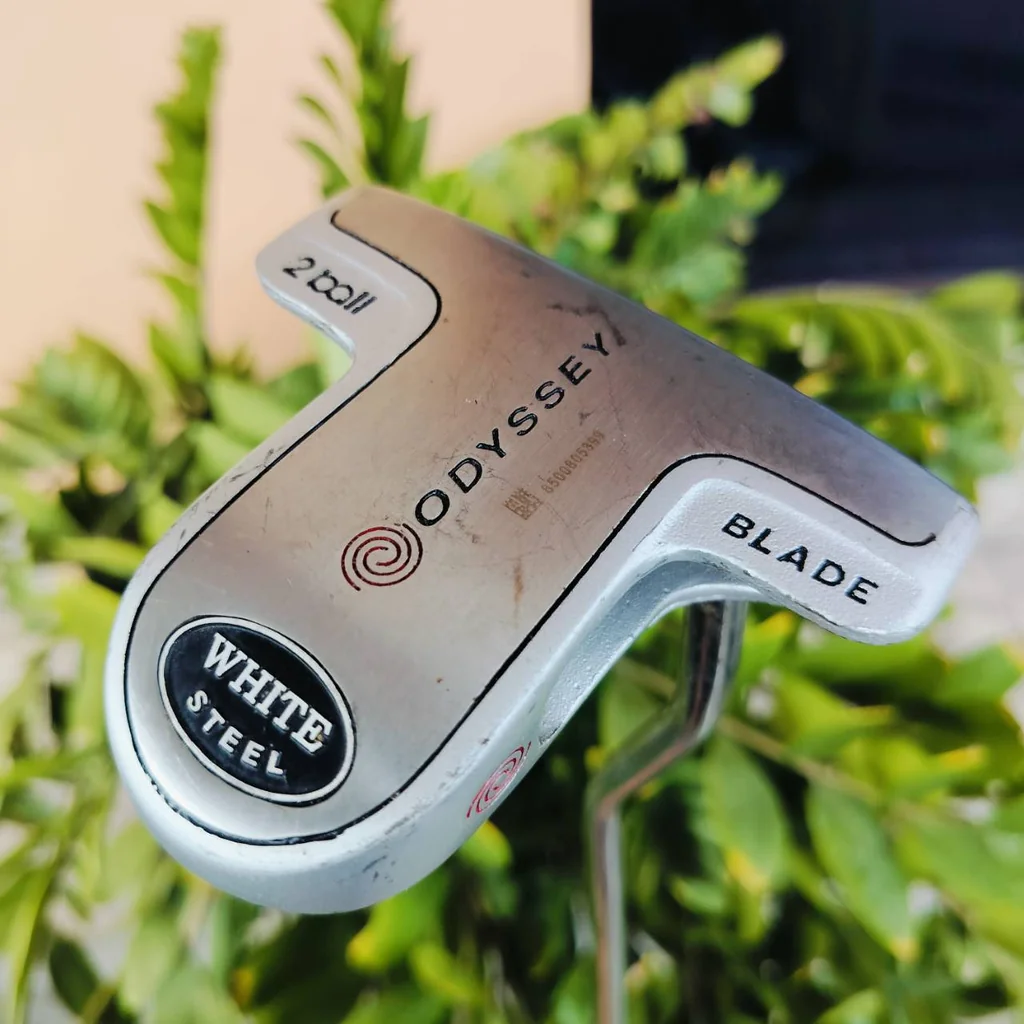 PUTTER ODYSSEY 2-BALL BLADE เป็นรุ่น WHITE STEEL อินเซิร์ทมี MILLED ช่วยในเรื่องการเกาะไลน์มาก และคงความนุ่ม ความยาว 34 นิ้ว ไม้กอล์ฟพรีเมี่ยมมือสอง ของแท้ By NakaraLuxurious PUTTER ODYSSEY 2-BALL BLADE เป็นรุ่น WHITE STEEL อินเซิร์ทมี MILLED ช่วยในเรื่องการเกาะไลน์มาก และคงความนุ่ม ความยาว 34 นิ้ว ไม้กอล์ฟพรีเมี่ยมมือสอง ของแท้ By NakaraLuxurious