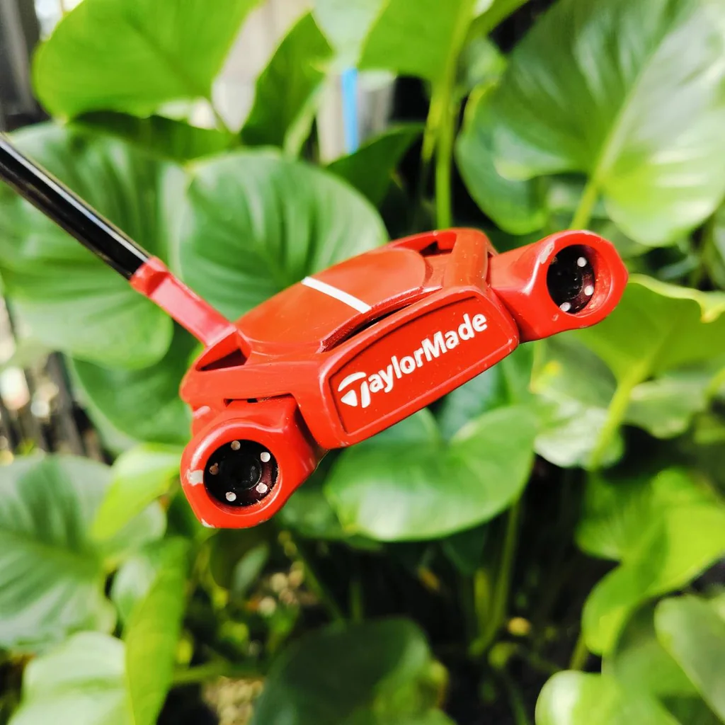 PUTTER TAYLORMADE SPIDER ความยาว 33 นิ้ว COVER แท้เดิม ชดเชยความผิดพลาดสูงสุด ออกแบบดีมาก สามารถไขปรับหมุดถ่วงน้ำหนักได้อีกด้วย หน้าสัมผัส PURE ROLL สุดยอดเกาะไลน์ ไม้กอล์ฟพรีเมี่ยมมือสอง ของแท้ By NakaraLuxurious