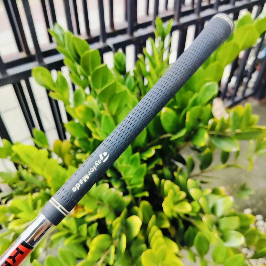 ชุดเหล็ก Taylormade R11 ด้านหลังมีโพรง CAVITY ออกแบบสปอร์ต สวย และตีง่าย ตีไกลในเหล็กเดียว ไขปรับทิศทางได้อีกด้วย ไม้กอล์ฟพรีเมี่ยมมือสอง ของแท้ By NakaraLuxurious ชุดเหล็ก Taylormade R11 ด้านหลังมีโพรง CAVITY ออกแบบสปอร์ต สวย และตีง่าย ตีไกลในเหล็กเดียว ไขปรับทิศทางได้อีกด้วย ไม้กอล์ฟพรีเมี่ยมมือสอง ของแท้ By NakaraLuxurious