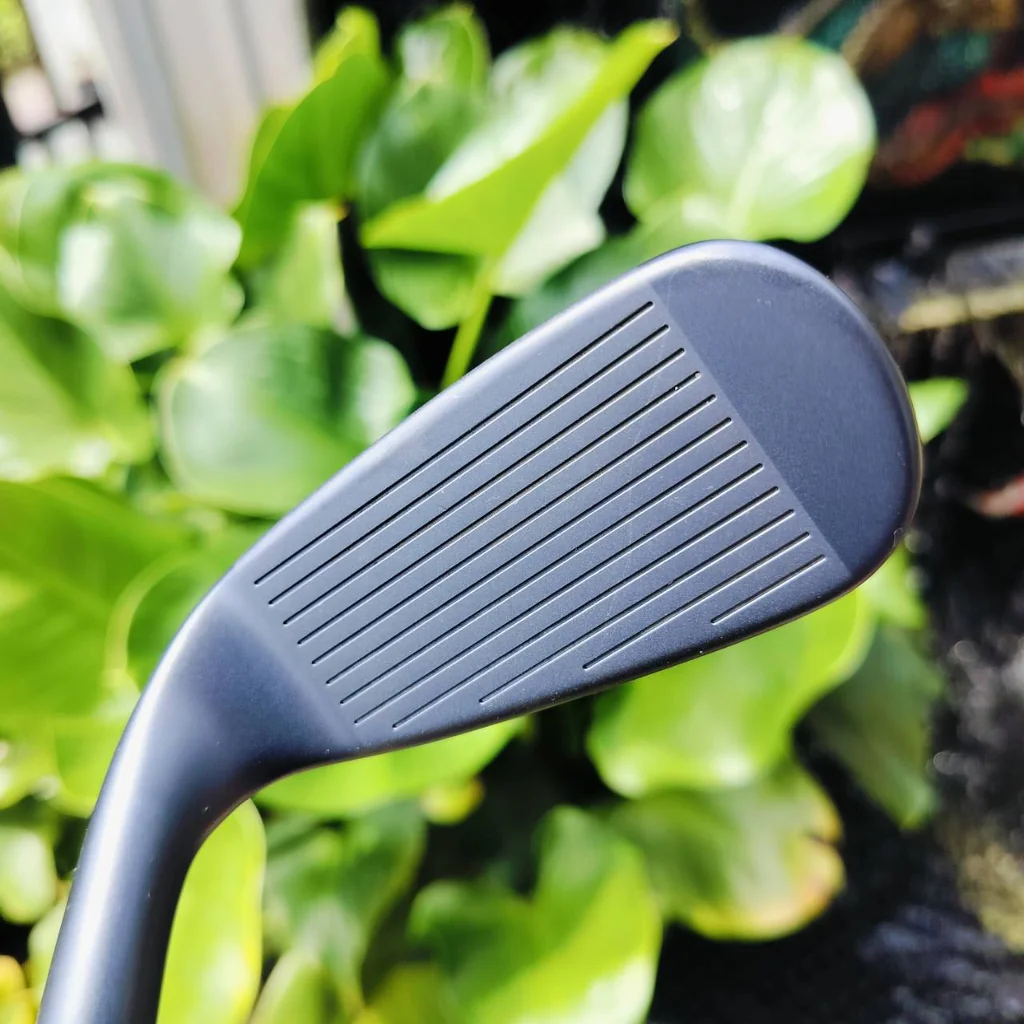 CHIPPER CLEVELAND SMART SOLE BLACK SATIN ก้าน DYNAMIC GOLD WEDGE FLEX Smart Sole เป็นเวดจ์ที่เหมาะสำหรับการเล่นลูกสั้น ที่ช่วยให้การเล่นลูกข้างกรีนเป็นไปอย่างง่ายดายเกือบทุกชอต ไม้กอล์ฟพรีเมี่ยมมือสอง ของแท้ By NakaraLuxurious CHIPPER CLEVELAND SMART SOLE BLACK SATIN ก้าน DYNAMIC GOLD WEDGE FLEX Smart Sole เป็นเวดจ์ที่เหมาะสำหรับการเล่นลูกสั้น ที่ช่วยให้การเล่นลูกข้างกรีนเป็นไปอย่างง่ายดายเกือบทุกชอต ไม้กอล์ฟพรีเมี่ยมมือสอง ของแท้ By NakaraLuxurious