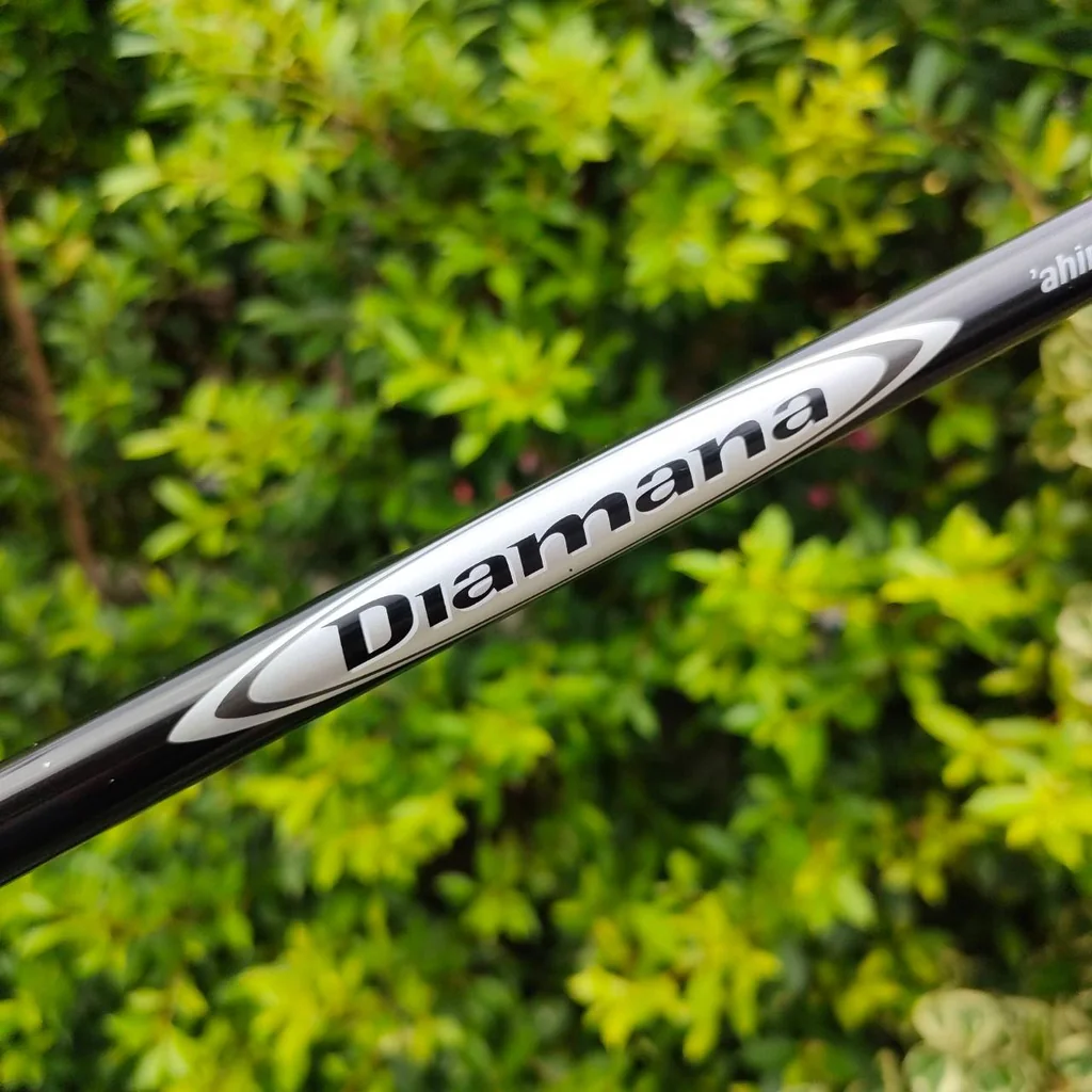 DRIVER CALLAWAY RAZR HAWK องศา 9.5 ก้าน DIAMANA FLEX S ก้านเป็นหมื่น!!! มาพร้อม COVER เดิมๆ สภาพสวยมากเดิมๆ หัวนี้ดีไซน์ทันสมัย เท่ห์ ดุดัน ตีแบบโดนเต็มๆ คือไกลแบบสุดพลังครับ ตีง่าย หัวใหญ่ ชดเชยความผิดพลาดสูง ราคาน่าเล่นมาก!!!