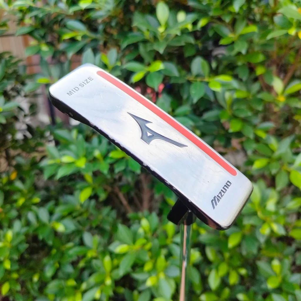 PUTTER MIZUNO MID SIZE B1 ความยาว 34 นิ้ว ก้าน MIZUNO ** กริฟเสีย** นอกนั้นสวยมาก PUTTER MIZUNO MID SIZE B1 ความยาว 34 นิ้ว ก้าน MIZUNO ** กริฟเสีย** นอกนั้นสวยมาก