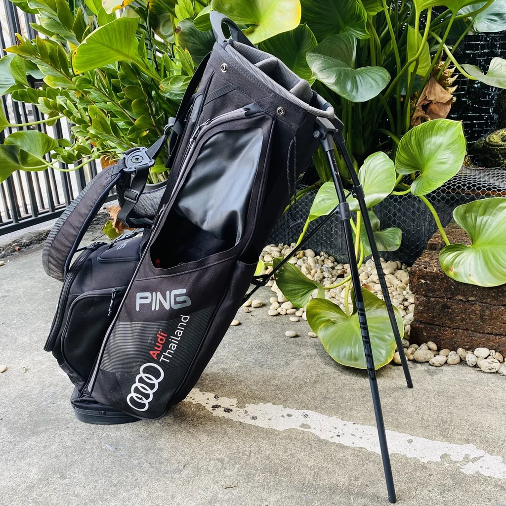 ถุงกอล์ฟ PING x AUDI🔥⛳ของแท้ ขาตั้ง ดีไซน์เท่ ** ถุงวางตั้งตรงไม่ค่อยอยู่แต่ถ้าขาตั้งแข็งแรงมากๆ ** ถุงกอล์ฟ PING x AUDI🔥⛳ของแท้ ขาตั้ง ดีไซน์เท่ ** ถุงวางตั้งตรงไม่ค่อยอยู่แต่ถ้าขาตั้งแข็งแรงมากๆ **