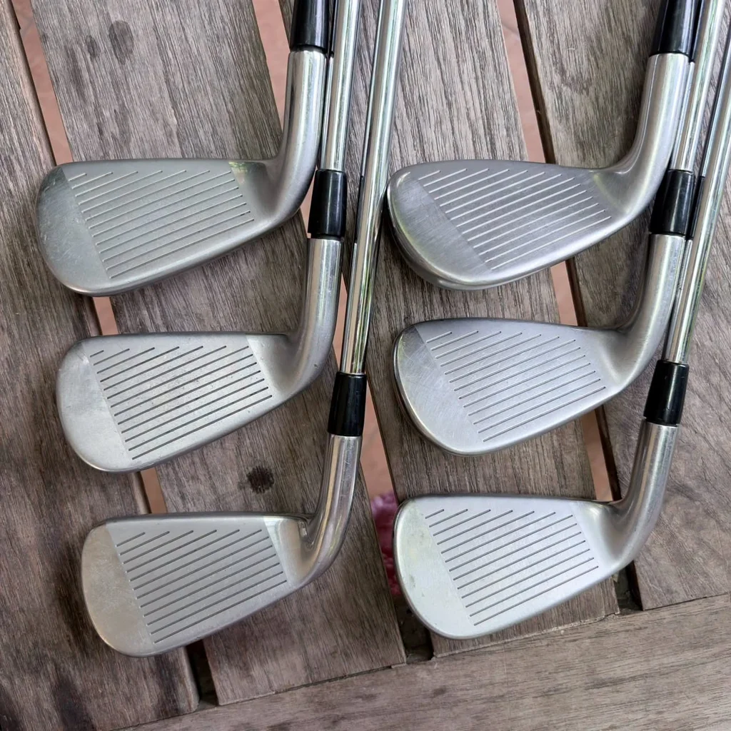 ขาดเหล็ก 9 IRON SET Titleist AP1 712 (4, 5, 6, 7, 8, P)ส่งลูกลอยง่ายได้ระยะไกลอย่างสม่ำเสมอในทุกช็อต ขาดเหล็ก 9 IRON SET Titleist AP1 712 (4, 5, 6, 7, 8, P)ส่งลูกลอยง่ายได้ระยะไกลอย่างสม่ำเสมอในทุกช็อต