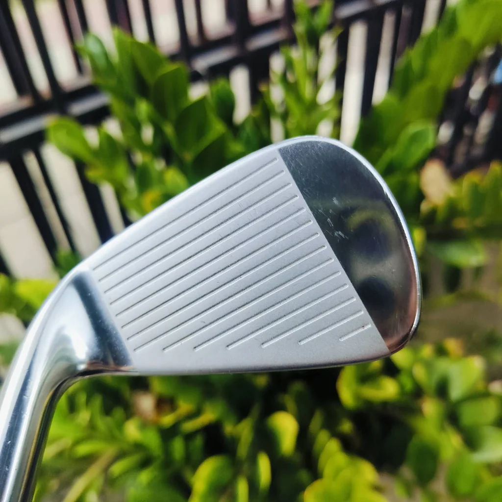 ชุดเหล็ก Taylormade R11 ด้านหลังมีโพรง CAVITY ออกแบบสปอร์ต สวย และตีง่าย ตีไกลในเหล็กเดียว ไขปรับทิศทางได้อีกด้วย ไม้กอล์ฟพรีเมี่ยมมือสอง ของแท้ By NakaraLuxurious ชุดเหล็ก Taylormade R11 ด้านหลังมีโพรง CAVITY ออกแบบสปอร์ต สวย และตีง่าย ตีไกลในเหล็กเดียว ไขปรับทิศทางได้อีกด้วย ไม้กอล์ฟพรีเมี่ยมมือสอง ของแท้ By NakaraLuxurious