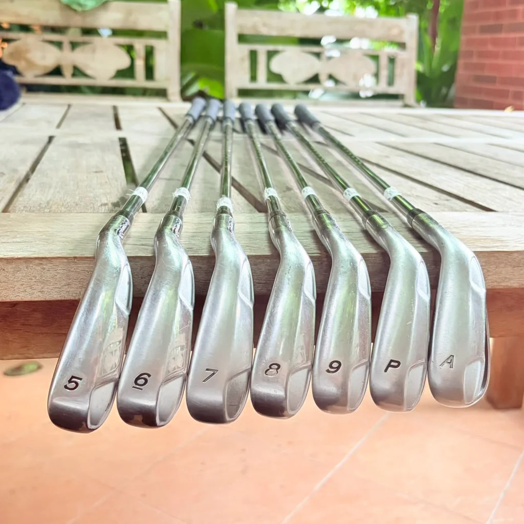 IRON SET TAYLORMADE BURNER PLUS เจ้าแห่งระยะทางและพลังการชดเชย หน้าใบ Oversized IRON SET TAYLORMADE BURNER PLUS เจ้าแห่งระยะทางและพลังการชดเชย หน้าใบ Oversized