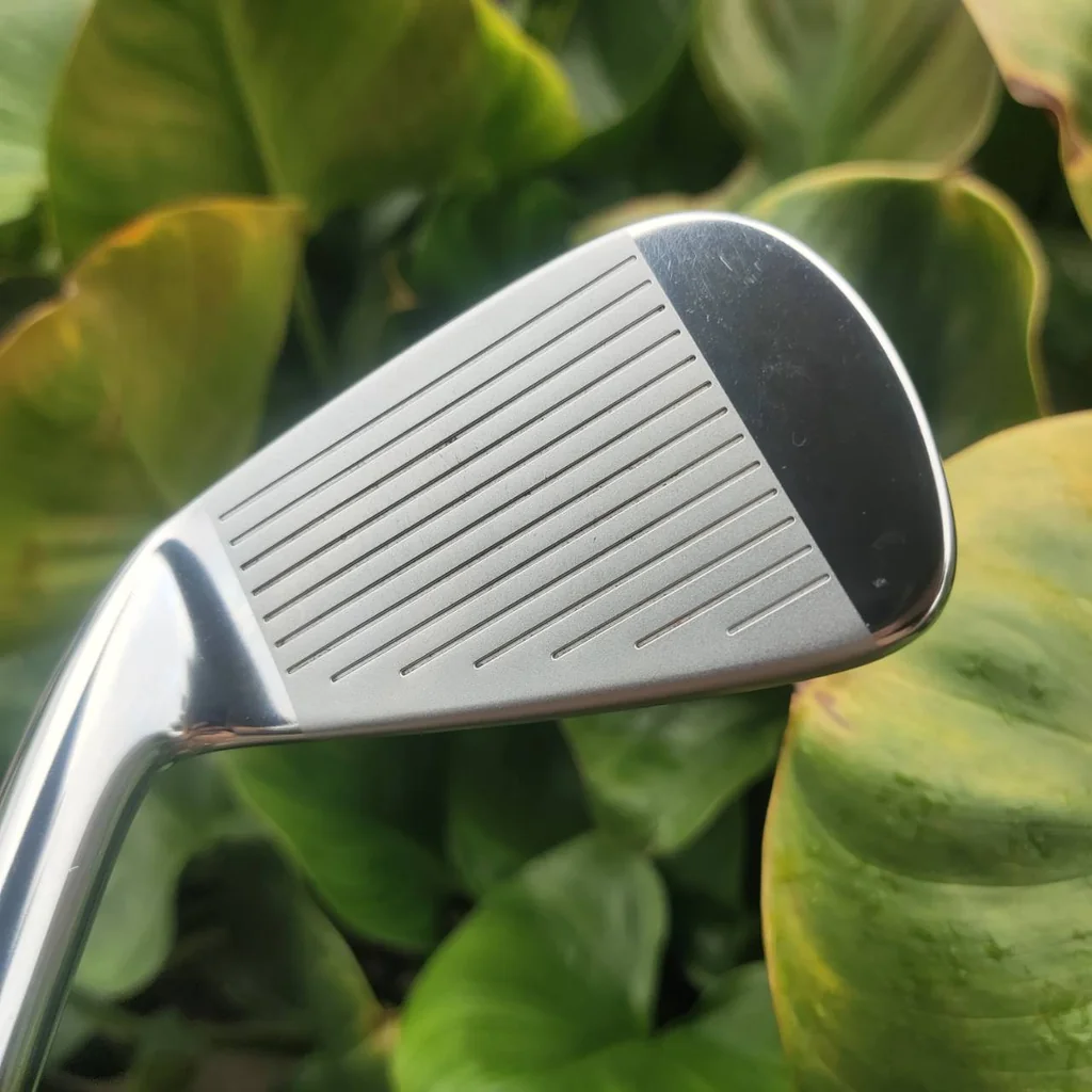 เหล็ก 4 Taylormade R9 เพิ่มพื้นที่ COR (Coefficient of Restitution) ให้กว้างขึ้นถึง 10% เหล็ก 4 Taylormade R9 เพิ่มพื้นที่ COR (Coefficient of Restitution) ให้กว้างขึ้นถึง 10%