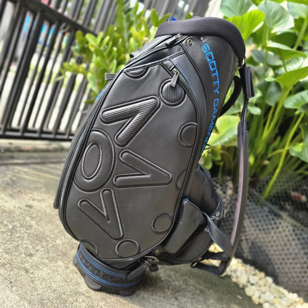ถุงกอล์ฟ SCOTTY CAMERON TOUR ONLY BACK IN BLACK STAFF BAG RARE TITLEIST CIRCLE T 2019 ของแท้ มือสอง สภาพสวยเดิมตามภาพ หายากมากค่ะ ถุงกอล์ฟ SCOTTY CAMERON TOUR ONLY BACK IN BLACK STAFF BAG RARE TITLEIST CIRCLE T 2019 ของแท้ มือสอง สภาพสวยเดิมตามภาพ หายากมากค่ะ