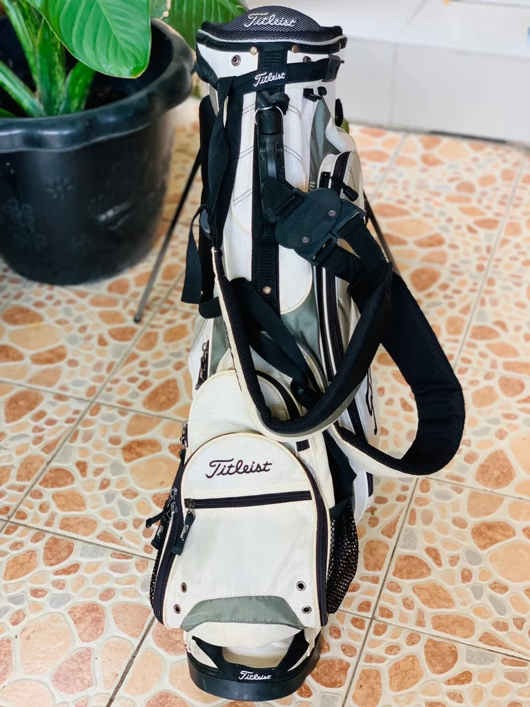ถุงกอล์ฟ ขาตั้ง TITLEIST มือสอง ถุงกอล์ฟ ขาตั้ง TITLEIST มือสอง