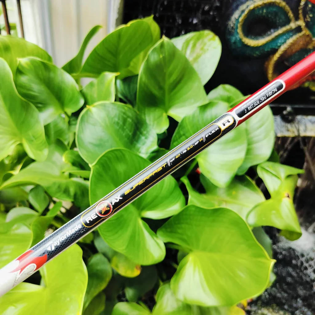 Driver Taylormade BURNER DRAW เป็นรุ่นที่แก้ปัญหาสำหรับคนชอบตีเฟด กระดองเคฟล่า จุด CG ต่ำ หัวใหญ่ หน้าสวีตสปอตกว้างเน้นตีง่ายๆค่ะ ไม้กอล์ฟพรีเมี่ยมมือสอง ของแท้ By NakaraLuxurious