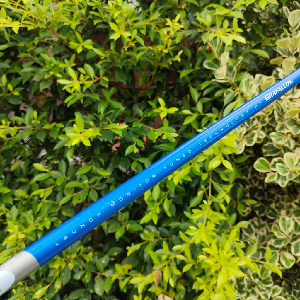 DRIVER KING COBRA 440 SZ องศา 9 ก้าน PROLAUNCH BLUE ก้านดีมากๆๆๆ ตีแรงใส่ได้เลย หัวนี้ขนาดพอดีมาก ถ้าได้ลองตีติดใจ ระยะมาเต็มแบบสุดๆ เสียงสนั่น แบบ เพราะๆ ใสๆครับ ตีง่าย ตีแรงพลาดเป้าก็ยังไปไกลมาก . DRIVER KING COBRA 440 SZ องศา 9 ก้าน PROLAUNCH BLUE ก้านดีมากๆๆๆ ตีแรงใส่ได้เลย หัวนี้ขนาดพอดีมาก ถ้าได้ลองตีติดใจ ระยะมาเต็มแบบสุดๆ เสียงสนั่น แบบ เพราะๆ ใสๆครับ ตีง่าย ตีแรงพลาดเป้าก็ยังไปไกลมาก .