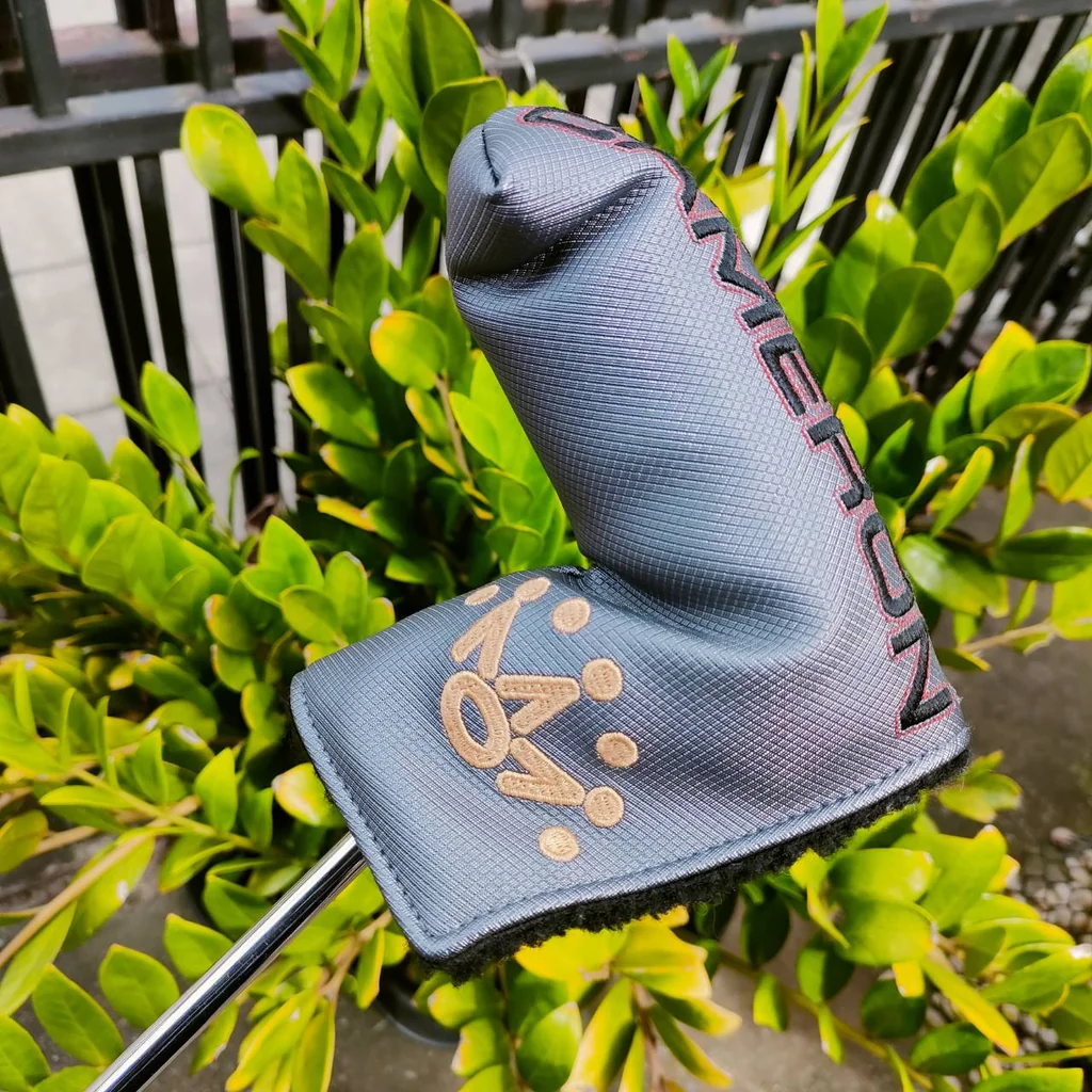 Scotty Cameron PRO PLATINUM NEWPORT MIL-SPEC ออกแบบให้พอดีกับนักกอล์ฟได้มากที่สุดโดยไม่ต้องไปที่สตูดิโอของ Scotty ไม้กอล์ฟพรีเมี่ยมมือสอง ของแท้ By NakaraLuxurious Scotty Cameron PRO PLATINUM NEWPORT MIL-SPEC ออกแบบให้พอดีกับนักกอล์ฟได้มากที่สุดโดยไม่ต้องไปที่สตูดิโอของ Scotty ไม้กอล์ฟพรีเมี่ยมมือสอง ของแท้ By NakaraLuxurious
