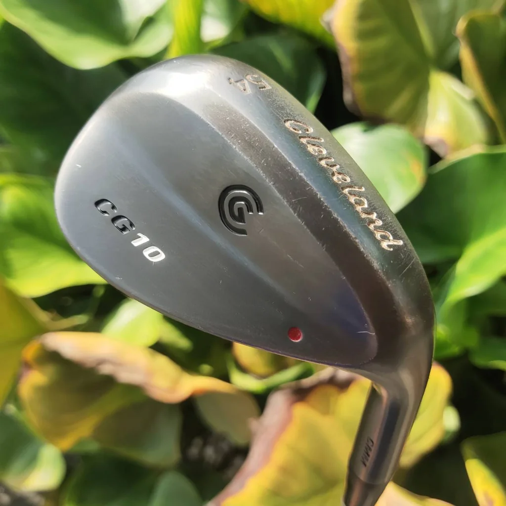 WEDGE Cleveland CG10 54° Low Bounce หน้าไม้ Carbon Metal Matrix ให้ฟีลนุ่ม และสร้างสปินสูง WEDGE Cleveland CG10 54° Low Bounce หน้าไม้ Carbon Metal Matrix ให้ฟีลนุ่ม และสร้างสปินสูง