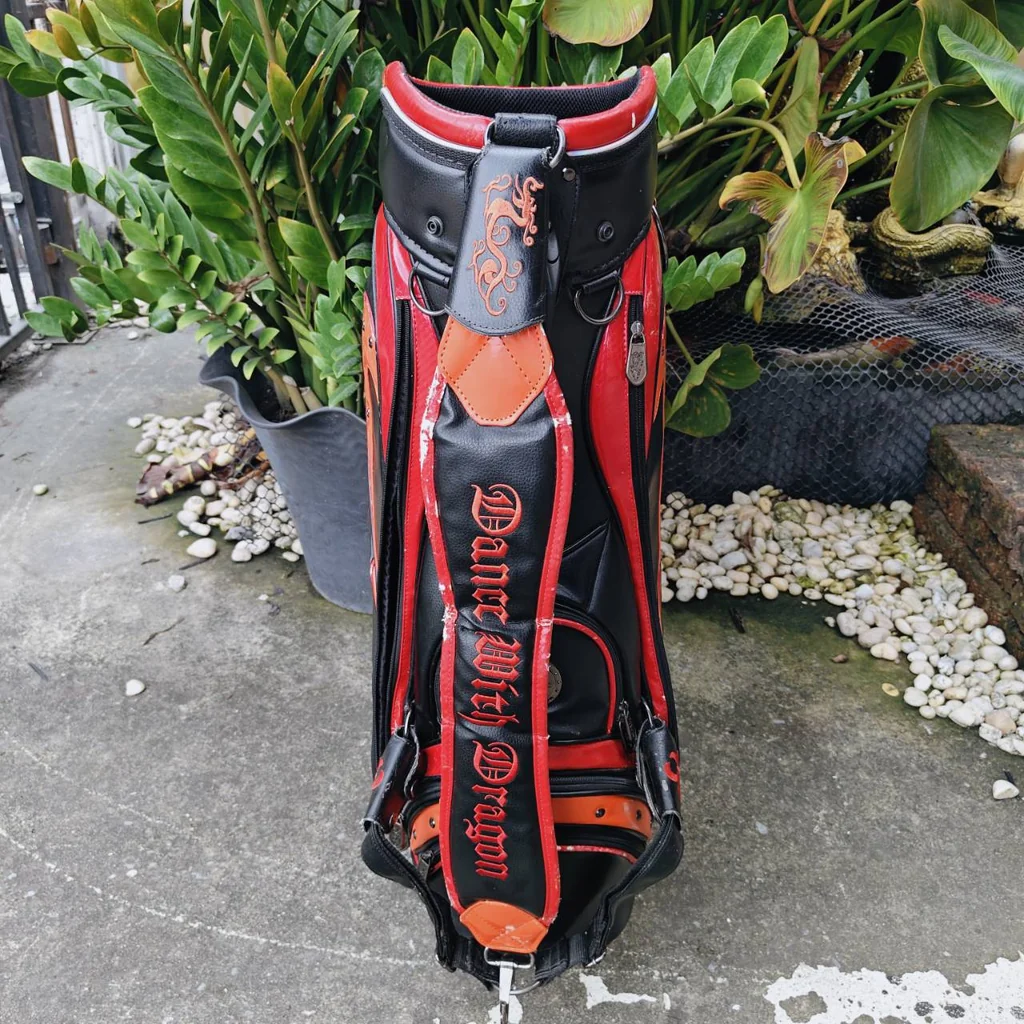 ** มีตำหนิลอก ** Dance With Dragon golf bag ของแท้ รุ่นดัง ของใหม่แพงมาก ** มีตำหนิลอก ** Dance With Dragon golf bag ของแท้ รุ่นดัง ของใหม่แพงมาก