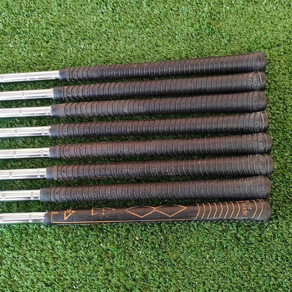 ชุดเหล็ก TAYLORMADE BURNER MIDSIZE มีเหล็ก 3-9 เเละ PW SW ** ขาดเหล็ก 7 ** ก้าน DYNALITE FLEX R ไม้กอล์ฟมือสอง ของแท้ BY NakaraLuxurious