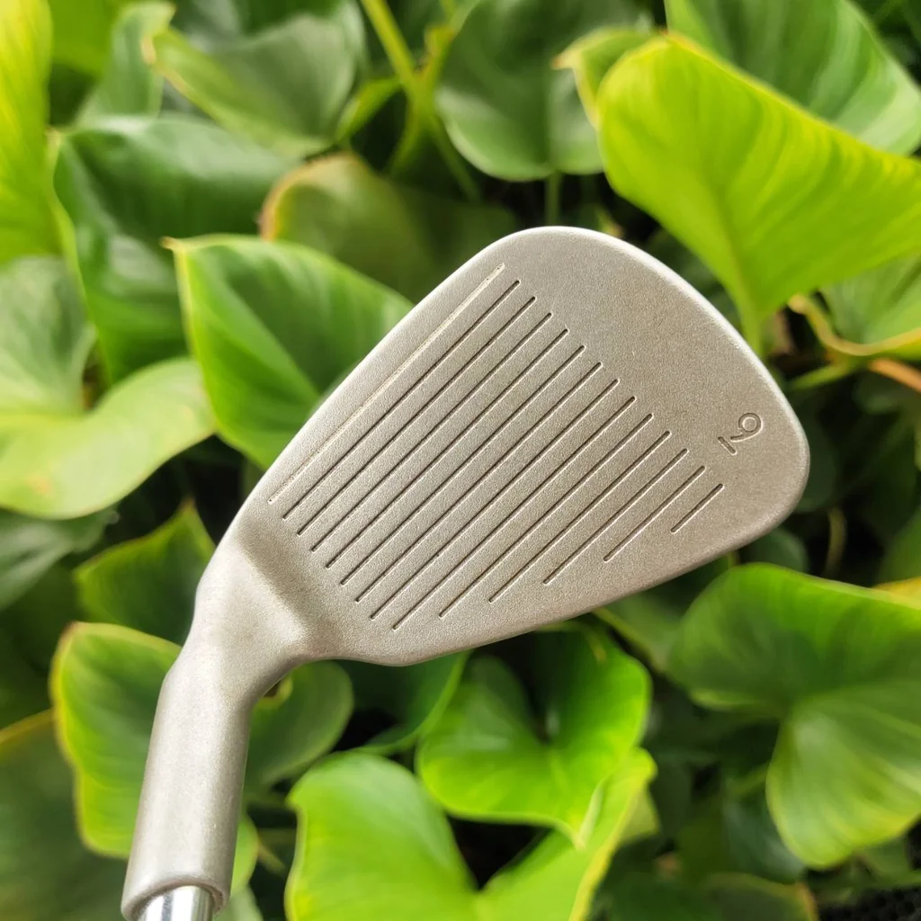 ชุดเหล็ก PING i3+ BLADE Offset น้อย: ช่วยนักกอล์ฟที่เก่งกว่าในการ “pick” ลูกจาก fairway แคบได้ง่าย