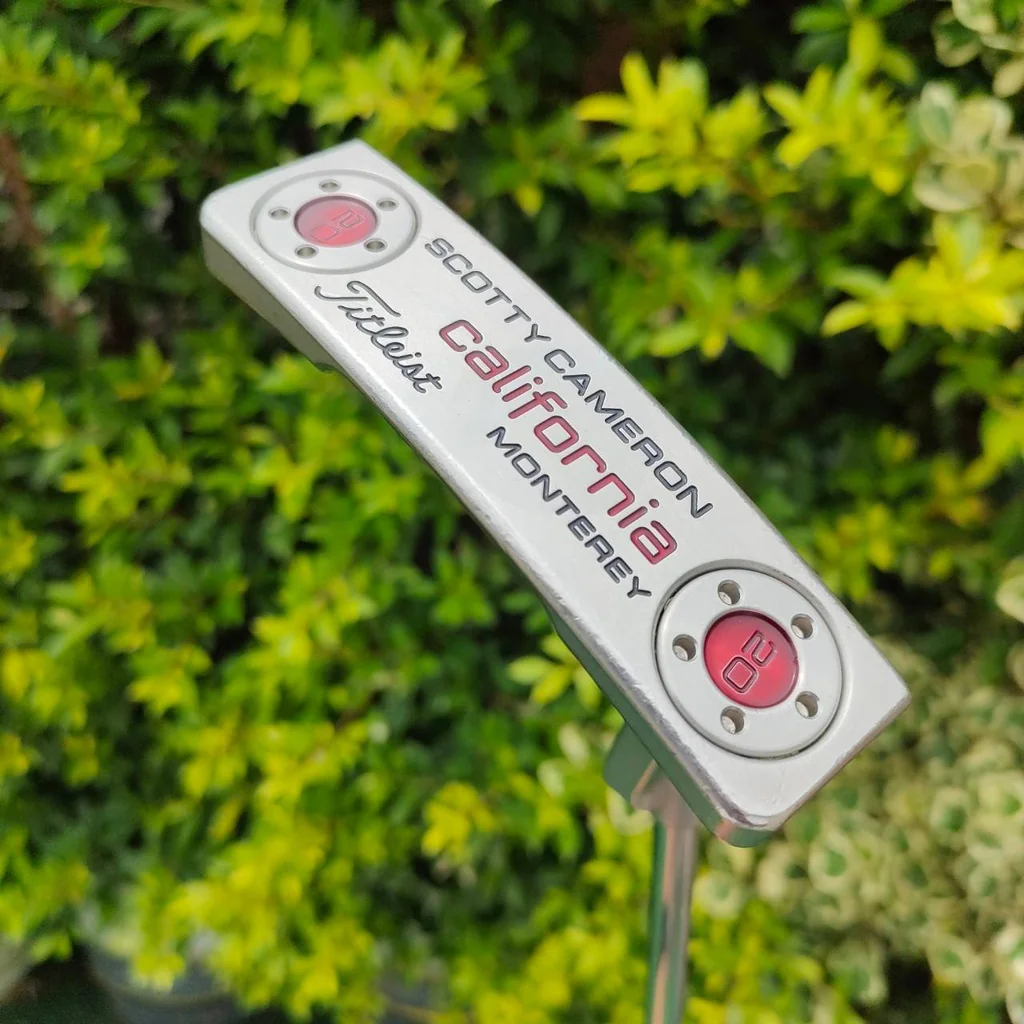TITLEIST SCOTTY CAMERON CALIFORNIA MONTEREY ความยาว 33 นิ้ว รุ่นใหม่!! สภาพสวยเดิมทุกอย่างงามมาก พัตต์ได้บล๊านซ์มาก และนิยมที่สุด!!! ไม้กอล์ฟมือสอง ของแท้ BY NakaraLuxurious TITLEIST SCOTTY CAMERON CALIFORNIA MONTEREY ความยาว 33 นิ้ว รุ่นใหม่!! สภาพสวยเดิมทุกอย่างงามมาก พัตต์ได้บล๊านซ์มาก และนิยมที่สุด!!! ไม้กอล์ฟมือสอง ของแท้ BY NakaraLuxurious