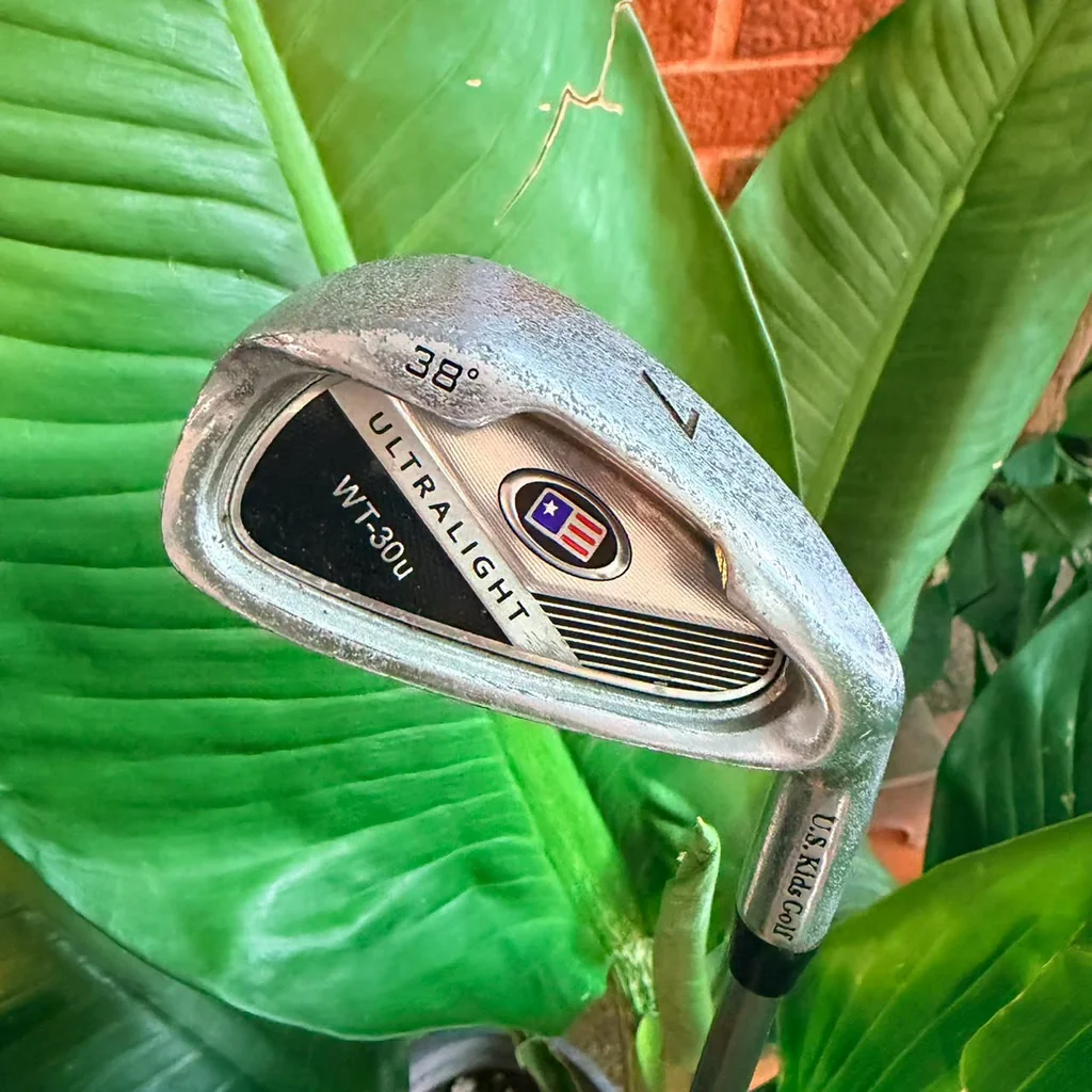 IRON 7 U.S. Kids Golf ULTRALIGHT 39 ออกแบบมาอย่างสมบูรณ์แบบเพื่อช่วยให้นักกอล์ฟรุ่นจิ๋วตีลูกลอยง่าย IRON 7 U.S. Kids Golf ULTRALIGHT 39 ออกแบบมาอย่างสมบูรณ์แบบเพื่อช่วยให้นักกอล์ฟรุ่นจิ๋วตีลูกลอยง่าย
