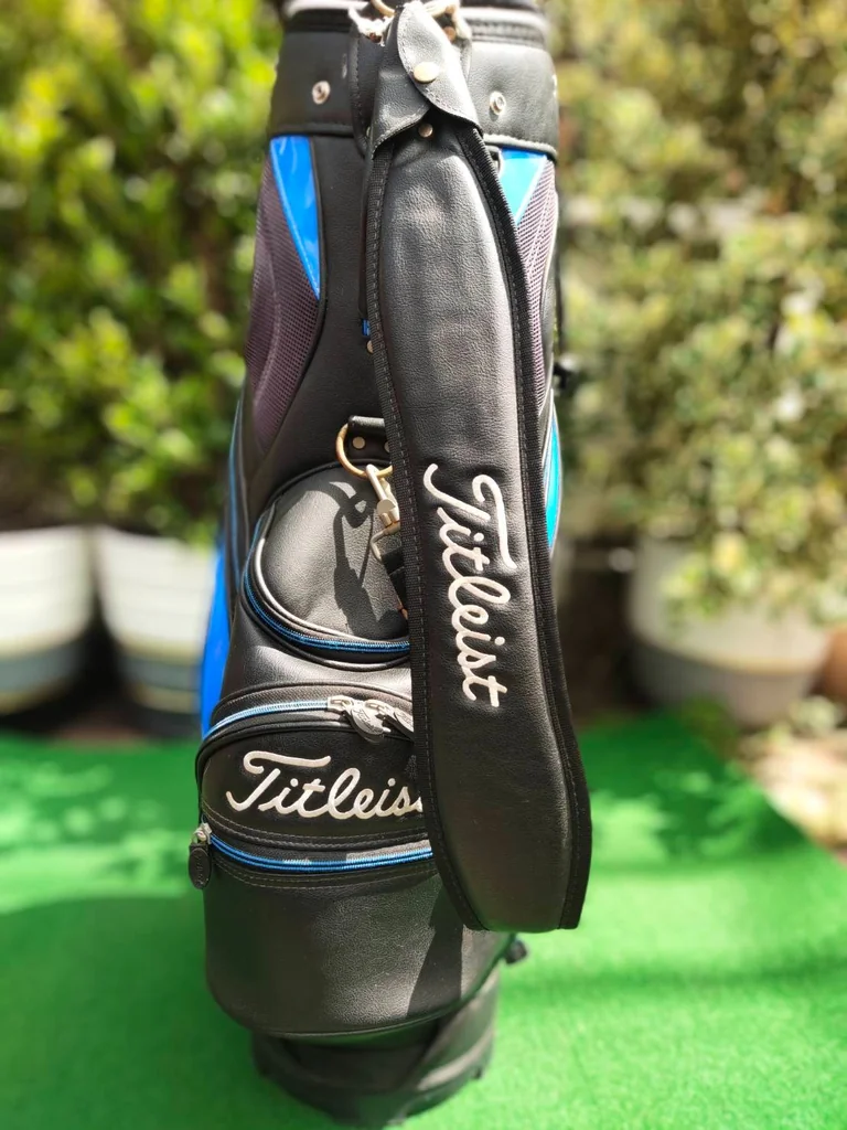 ถุงกอล์ฟ Titleist สวยเลยครับ สภาพเดิมๆมาก ถุงกอล์ฟ Titleist สวยเลยครับ สภาพเดิมๆมาก