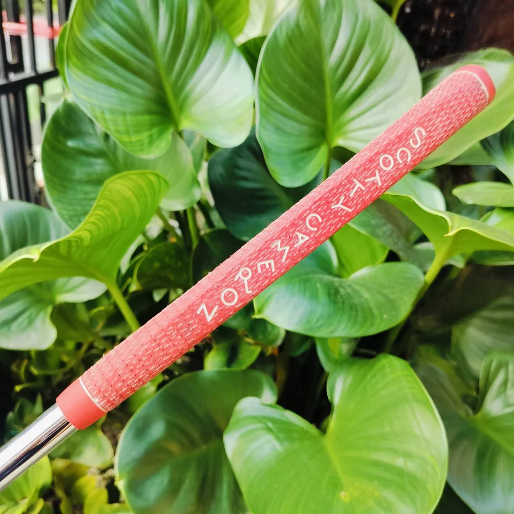 PUTTER SCOTTY CAMERON STUDIO SELECT KOMBI S ความยาว 35 นิ้ว มี COVER เดิมแท้ สุดยอดแห่งการชดเชยความผิดพลาด สุดยอดแห่งการวางน้ำหนักที่ดีที่สุด เส้นเล็งที่ตรงยางกลางพัตเตอร์ หน้าสัมผัสช่วยในการโรลของลูก ให้หมุนเกาะไลน์ที่สุด พัตต์ตรงมากๆ ไม้กอล์ฟพรีเมี่ยมมื PUTTER SCOTTY CAMERON STUDIO SELECT KOMBI S ความยาว 35 นิ้ว มี COVER เดิมแท้ สุดยอดแห่งการชดเชยความผิดพลาด สุดยอดแห่งการวางน้ำหนักที่ดีที่สุด เส้นเล็งที่ตรงยางกลางพัตเตอร์ หน้าสัมผัสช่วยในการโรลของลูก ให้หมุนเกาะไลน์ที่สุด พัตต์ตรงมากๆ ไม้กอล์ฟพรีเมี่ยมมื