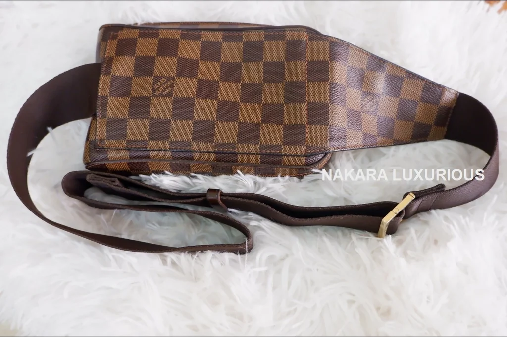 NAKARA LUXURIOUS USED LOUIS GERONIMOS DAMIER ปี05 คาดอก ของแท้ 100% NAKARA LUXURIOUS USED LOUIS GERONIMOS DAMIER ปี05 คาดอก ของแท้ 100%