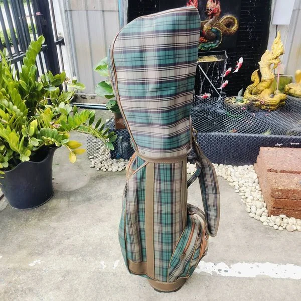 ถุงกอล์ฟลายสก๊อต คลาสสิคมาก มือสองสภาพดี สภาพสมบูรณ์เดิม ถุงกอล์ฟลายสก๊อต คลาสสิคมาก มือสองสภาพดี สภาพสมบูรณ์เดิม