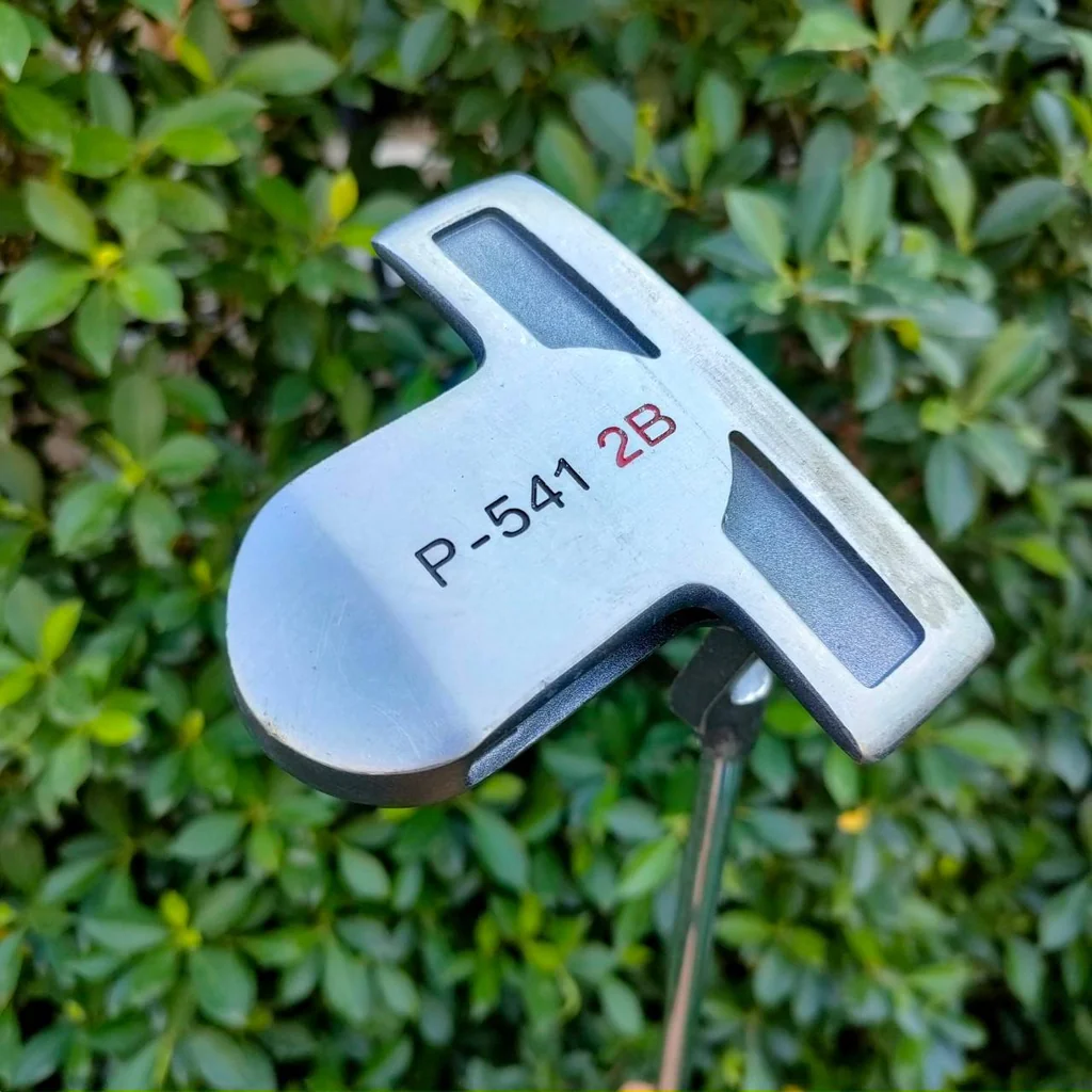 PUTTER P-541 2B *** ความยาว 39 นิ้ว *** พัตเตอร์แบบยาวพิเศษ พัตต์แบบจิ้มพุงได้ครับ เล็งง่าย ทรงเบลดสองบอล และมีเส้นให้เล็งอีกด้วย พัตต์ง่าย และตรงมากๆๆๆ PUTTER P-541 2B *** ความยาว 39 นิ้ว *** พัตเตอร์แบบยาวพิเศษ พัตต์แบบจิ้มพุงได้ครับ เล็งง่าย ทรงเบลดสองบอล และมีเส้นให้เล็งอีกด้วย พัตต์ง่าย และตรงมากๆๆๆ