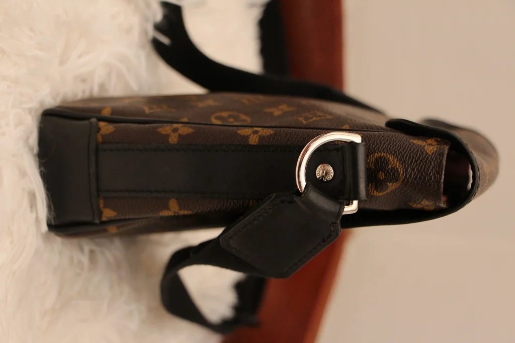 มือสอง Louis Vuitton Bass Marcassar Monogram PM กระเป๋าสะพายผู้ชายทรง Messenger ใบเล็ก