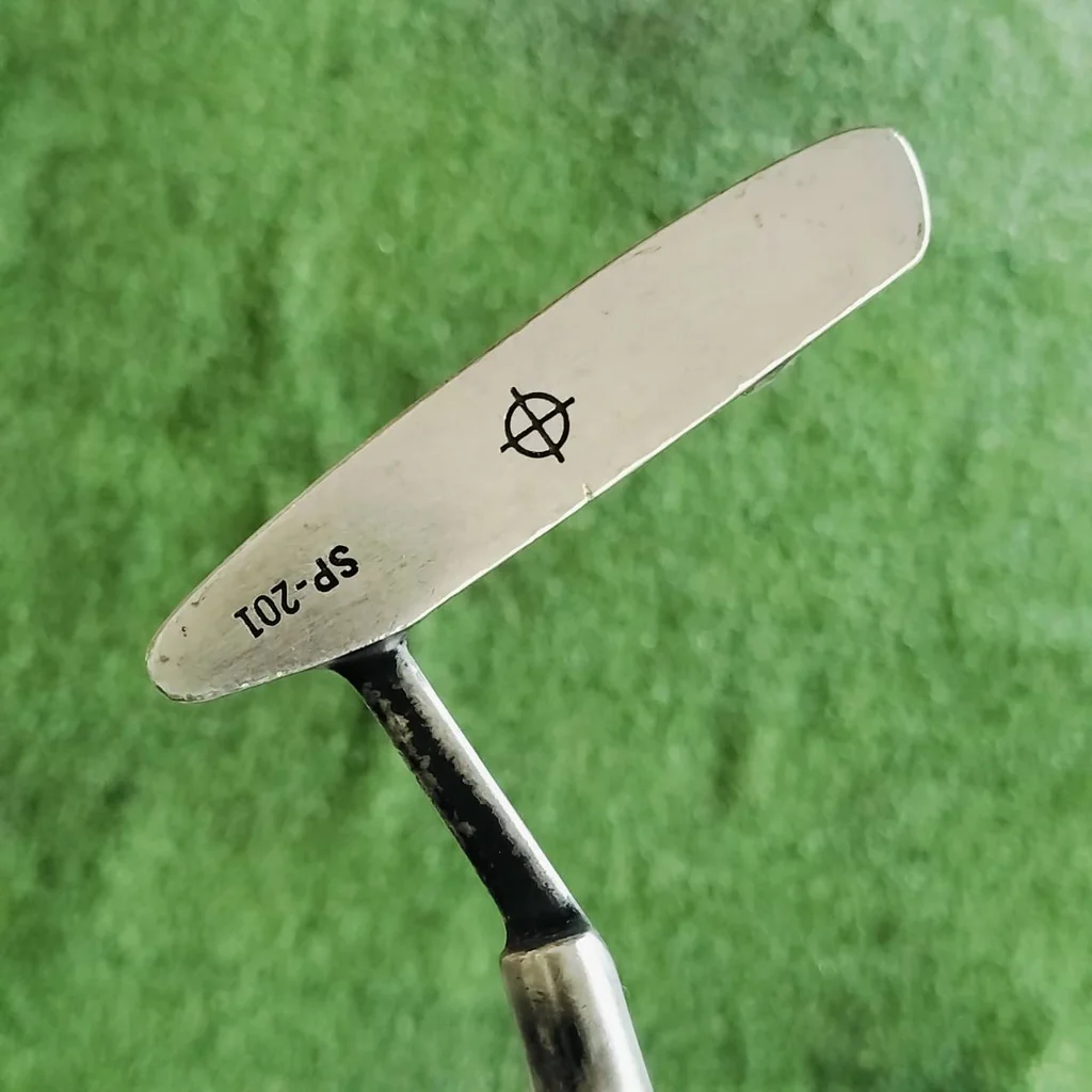 Titleist Dead Center Putter SP-201 ยาว 35 นิ้ว กริพเปลี่ยนใหม่อย่างดี ตัวเด็ดๆ เจ๋งๆสุดๆ ของ Titleist เลยค่ะ ไม้กอล์ฟพรีเมี่ยมมือสอง ของแท้ By NakaraLuxurious Titleist Dead Center Putter SP-201 ยาว 35 นิ้ว กริพเปลี่ยนใหม่อย่างดี ตัวเด็ดๆ เจ๋งๆสุดๆ ของ Titleist เลยค่ะ ไม้กอล์ฟพรีเมี่ยมมือสอง ของแท้ By NakaraLuxurious