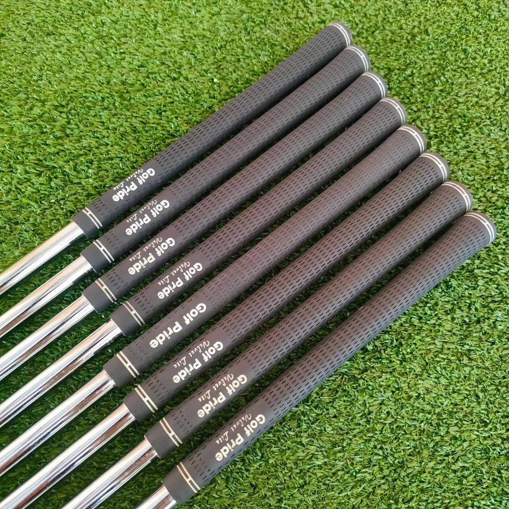 ชุดเหล็ก TAYLORMADE 300 FORGED มีเหล็ก 3-9 เเละ PW สุดยอดของ FORGED ชุดนี้คือชุดที่เป็นตำนานของ Taylormade สร้างโดย MIURA สุดยอดอันดับ 1 ของโลก ไม้กอล์ฟมือสอง ของแท้ BY NakaraLuxurious