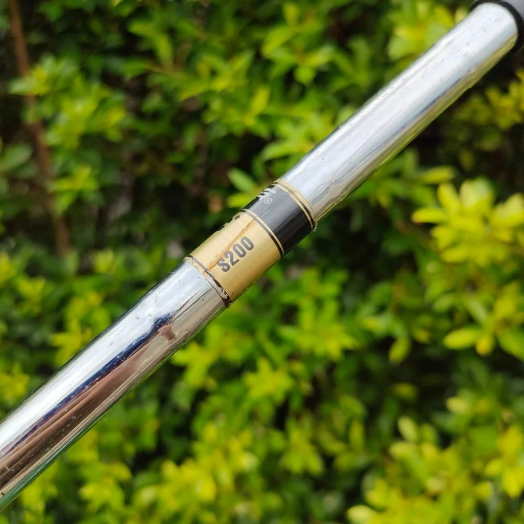 WEDGE TAYLORMADE RAC FE2O3 องศา 56 BOUNCE 12 ก้าน DYNAMIC GOLD S200 รุ่นนี้ใช้เนื้อเหล็กแท้ให้ฟีลลิ่งที่นุ่มกว่า และไม่ได้เคลือบ จะได้ความรู้สึกสดกว่า สปิดจัดหน้าคมจัด ตกหยุดถอยหลังเลยครับ ไม้กอล์ฟมือสอง ของแท้ BY NakaraLuxurious WEDGE TAYLORMADE RAC FE2O3 องศา 56 BOUNCE 12 ก้าน DYNAMIC GOLD S200 รุ่นนี้ใช้เนื้อเหล็กแท้ให้ฟีลลิ่งที่นุ่มกว่า และไม่ได้เคลือบ จะได้ความรู้สึกสดกว่า สปิดจัดหน้าคมจัด ตกหยุดถอยหลังเลยครับ ไม้กอล์ฟมือสอง ของแท้ BY NakaraLuxurious