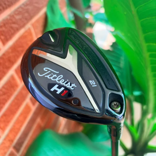 HYBRID Titleist 818 H1 21 องศา ขีดสุดแห่งความแม่นยำและการชดเชยความผิดพลาดระดับสูงสุด image 2 HYBRID Titleist 818 H1 21 องศา ขีดสุดแห่งความแม่นยำและการชดเชยความผิดพลาดระดับสูงสุด image 2