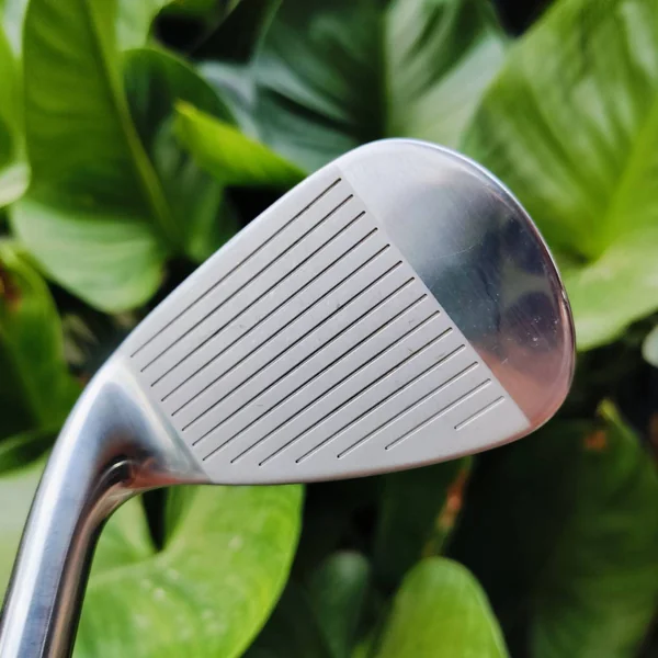  ชุดเหล็ก Titleist T350 FORGED ให้สมรรถนะดีที่สุด รูปทรงดูดีที่สุด และความรู้สึกดีที่สุด ในเหล็กแบบช่วยพัฒนาเกมการเล่น เท่าที่ Titleist เคยมีมา   image 9