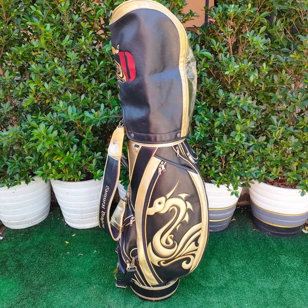 ถุงกอล์ฟ SAMURAI - DRAGON มือสอง ของแท้ ถุง Tour 9 นิ้ว ลายสวยมากๆ ** ใบนี้มีตำหนิที่ COVER ** มีรูปให้ชมครับ แต่ส่วนของถุง สภาพเดิม สวยๆเลยครับผม image 2 ถุงกอล์ฟ SAMURAI - DRAGON มือสอง ของแท้ ถุง Tour 9 นิ้ว ลายสวยมากๆ ** ใบนี้มีตำหนิที่ COVER ** มีรูปให้ชมครับ แต่ส่วนของถุง สภาพเดิม สวยๆเลยครับผม image 2