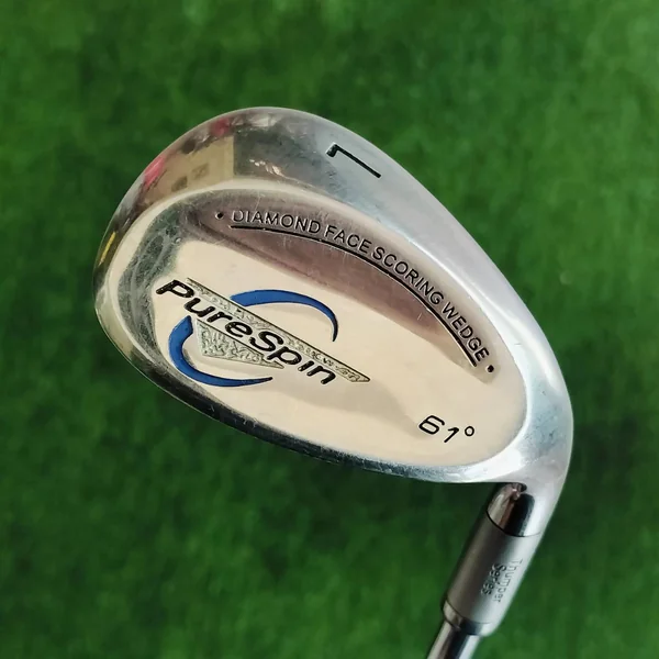 WEDGE PURE SPIN องศา 61 สุดวินเทจสำหรับนักกอล์ฟเก๋าๆ รุ่นนี้ฮิตมากๆในยุคนึงเพราะสปิน ตกแบบหยุดๆ ด้วยหน้าไม้พิเศษ ไม้กอล์ฟพรีเมี่ยมมือสอง ของแท้ By NakaraLuxurious image 1 WEDGE PURE SPIN องศา 61 สุดวินเทจสำหรับนักกอล์ฟเก๋าๆ รุ่นนี้ฮิตมากๆในยุคนึงเพราะสปิน ตกแบบหยุดๆ ด้วยหน้าไม้พิเศษ ไม้กอล์ฟพรีเมี่ยมมือสอง ของแท้ By NakaraLuxurious image 1