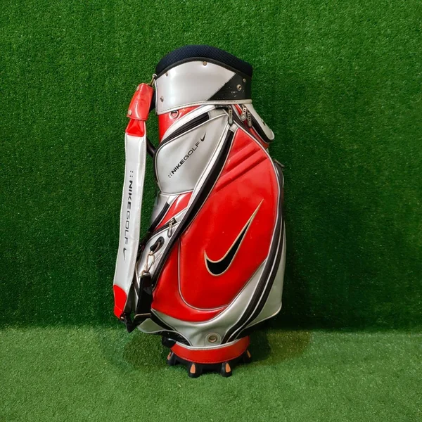 ถุงกอล์ฟ NIKE ของแท้ image 1 ถุงกอล์ฟ NIKE ของแท้ image 1