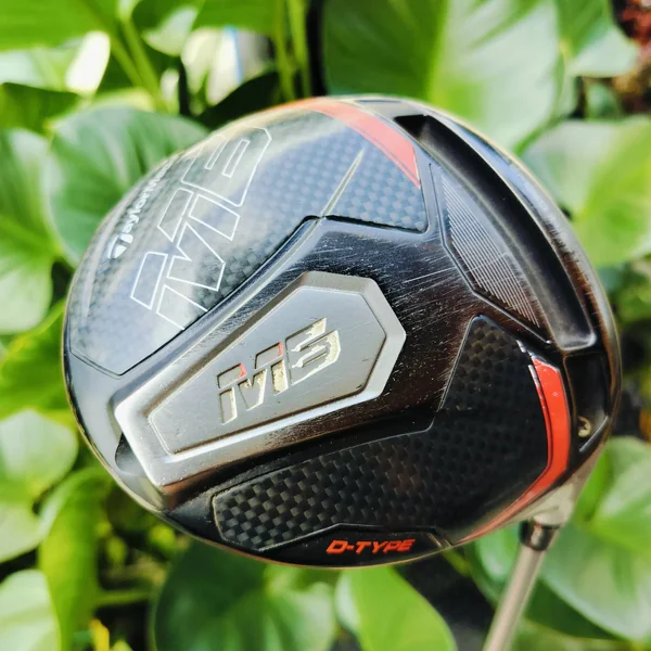  Driver Taylormade M6 องศา 10.5 ก้าน FUBUKI TM5 FLEX SR . เทคโนโลยีการออกแบบหน้าไม้ที่ช่วยชดเชยความผิดพลาด แก้ไขลูกฮุกจากการที่ตีโดนขอบบนใกล้ปลายไม้ โดยเพิ่มองศาขึ้นและหน้าไม้เปิดตรงบริเวณดังกล่าวทำให้ลูกพุ่งตรงขึ้นกว่าเดิม ไม้กอล์ฟพรีเมี่ยมมือสอง ของแท้ B   image 1