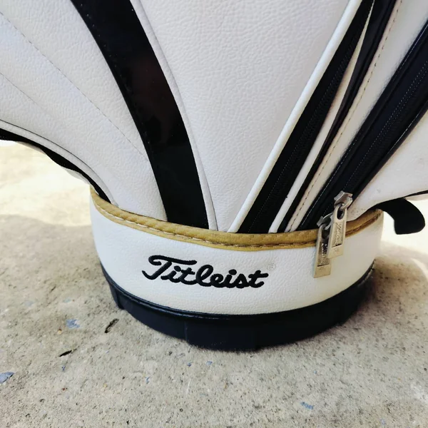  ถุงกอล์ฟ Titleist มือสอง สภาพสวยเดิม สีสวยมาก สีขาว ขลิปทอง ทั้งเรียบหรู และดูลักชัวรี่ ในใบเดียวกัน ถุงกอล์ฟพรีเมี่ยมมือสอง By NakaraLuxurious   image 8