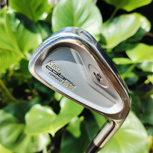  เหล็ก 4 KING COBRA FORGED SS ก้าน DYNAMIC GOLD S300 เนื้อเหล็ก FORGED นุ่มจัด พรีเมี่ยม ไม้กอล์ฟพรีเมี่ยมมือสอง ของแท้ By NakaraLuxurious   image 1