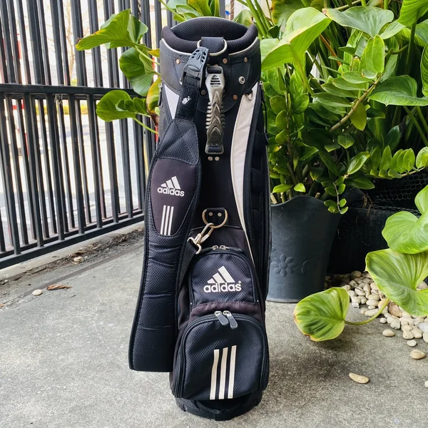 ถุงกอล์ฟ ADIDAS⛳มือสอง สภาพดีพร้อมใช้งาน👌ดีไซน์สปอร์ต คล่องตัวน้ำหนักกำลังดี พกพาสะดวกช่องใส่ของครบ image 4 ถุงกอล์ฟ ADIDAS⛳มือสอง สภาพดีพร้อมใช้งาน👌ดีไซน์สปอร์ต คล่องตัวน้ำหนักกำลังดี พกพาสะดวกช่องใส่ของครบ image 4
