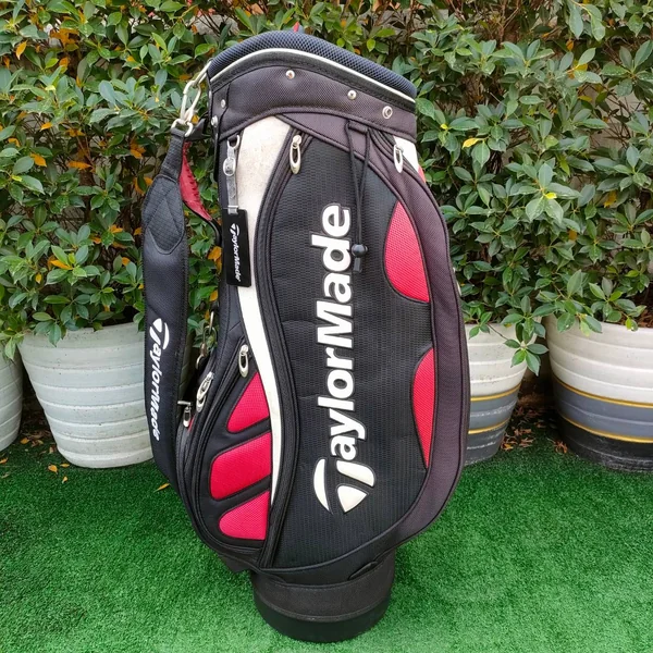 ถุงกอล์ฟ TAYLORMADE มือสอง ของแท้ ถุงสวย เบา แข็งแรง image 2 ถุงกอล์ฟ TAYLORMADE มือสอง ของแท้ ถุงสวย เบา แข็งแรง image 2