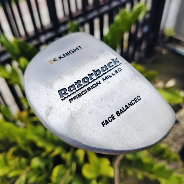 PUTTER KNIGHT RAZORBACK ความยาว 34 นิ้ว น้ำหนักดีแบบสุดๆ ชดเชยสูงมาก พัตต์ตรง และลูกหมุดเร็ว เกาะไลน์แบบสุดๆค่ะ ไม้กอล์ฟมือสอง ของแท้ By NakaraLuxurious image 1 PUTTER KNIGHT RAZORBACK ความยาว 34 นิ้ว น้ำหนักดีแบบสุดๆ ชดเชยสูงมาก พัตต์ตรง และลูกหมุดเร็ว เกาะไลน์แบบสุดๆค่ะ ไม้กอล์ฟมือสอง ของแท้ By NakaraLuxurious image 1