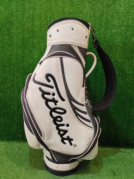 ถุงกอล์ฟ Titleist ถุง TOUR ใบใหญ่ มือสอง image 4 ถุงกอล์ฟ Titleist ถุง TOUR ใบใหญ่ มือสอง image 4
