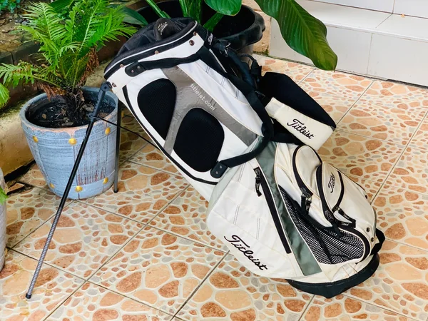 ถุงกอล์ฟ ขาตั้ง TITLEIST มือสอง image 3 ถุงกอล์ฟ ขาตั้ง TITLEIST มือสอง image 3