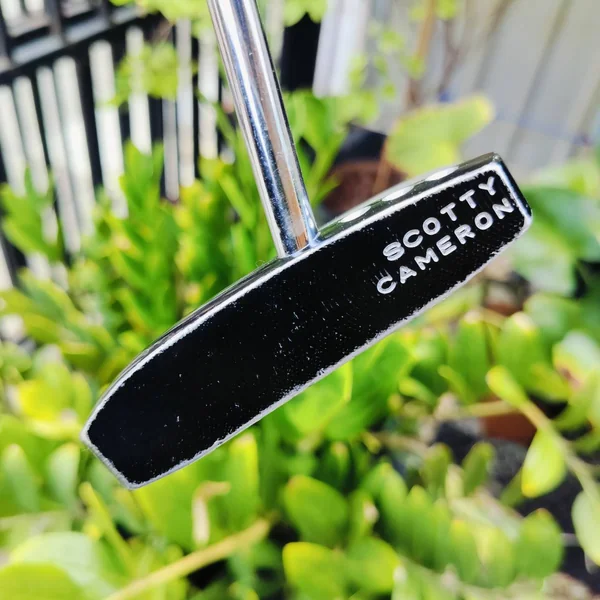 PUTTER TITLELIST SCOTTY CAMERON FUTURA PHANTOM MALLET2 ความยาว 34 นิ้ว ทรงมอลเล็ตชดเชยความผิดพลาดสูง พัตต์ตรงมาก หน้า MILLED สวยมาก เกาะไลน์มาก COVER แท้เดิม ไม้กอล์ฟพรีเมี่ยมมือสอง ของแท้ By NakaraLuxurious image 4 PUTTER TITLELIST SCOTTY CAMERON FUTURA PHANTOM MALLET2 ความยาว 34 นิ้ว ทรงมอลเล็ตชดเชยความผิดพลาดสูง พัตต์ตรงมาก หน้า MILLED สวยมาก เกาะไลน์มาก COVER แท้เดิม ไม้กอล์ฟพรีเมี่ยมมือสอง ของแท้ By NakaraLuxurious image 4