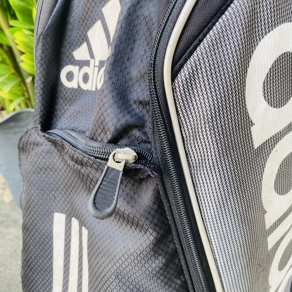 ถุงกอล์ฟ ADIDAS⛳มือสอง สภาพดีพร้อมใช้งาน👌ดีไซน์สปอร์ต คล่องตัวน้ำหนักกำลังดี พกพาสะดวกช่องใส่ของครบ image 8 ถุงกอล์ฟ ADIDAS⛳มือสอง สภาพดีพร้อมใช้งาน👌ดีไซน์สปอร์ต คล่องตัวน้ำหนักกำลังดี พกพาสะดวกช่องใส่ของครบ image 8