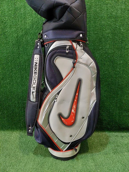 ถุงกอล์ฟ NIKE ของแท้ image 1 ถุงกอล์ฟ NIKE ของแท้ image 1