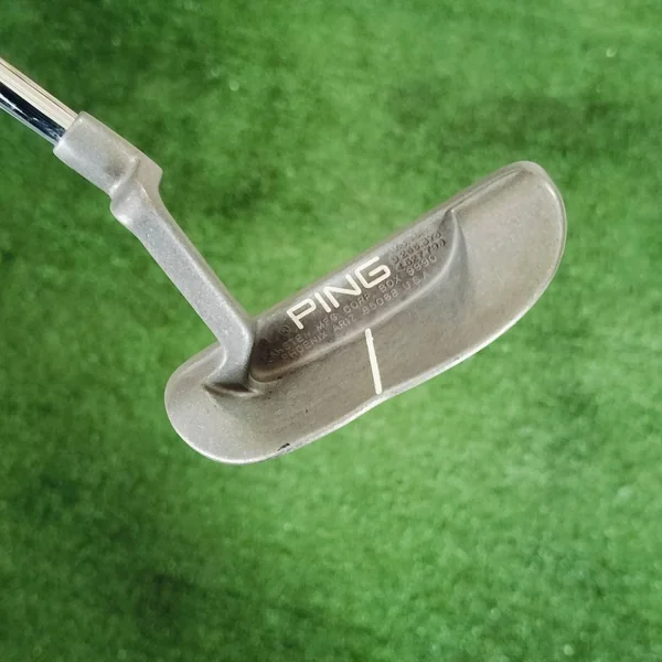 PUTTER PING B60 ยาว 33 นิ้ว เป็นอีกหนึ่งแบบที่ได้รับความนิยมสูง จน PING ได้ทำรุ่นย้อนยุคออกมา ไม้กอล์ฟพรีเมี่ยมมือสอง ของแท้ By NakaraLuxurious image 1 PUTTER PING B60 ยาว 33 นิ้ว เป็นอีกหนึ่งแบบที่ได้รับความนิยมสูง จน PING ได้ทำรุ่นย้อนยุคออกมา ไม้กอล์ฟพรีเมี่ยมมือสอง ของแท้ By NakaraLuxurious image 1